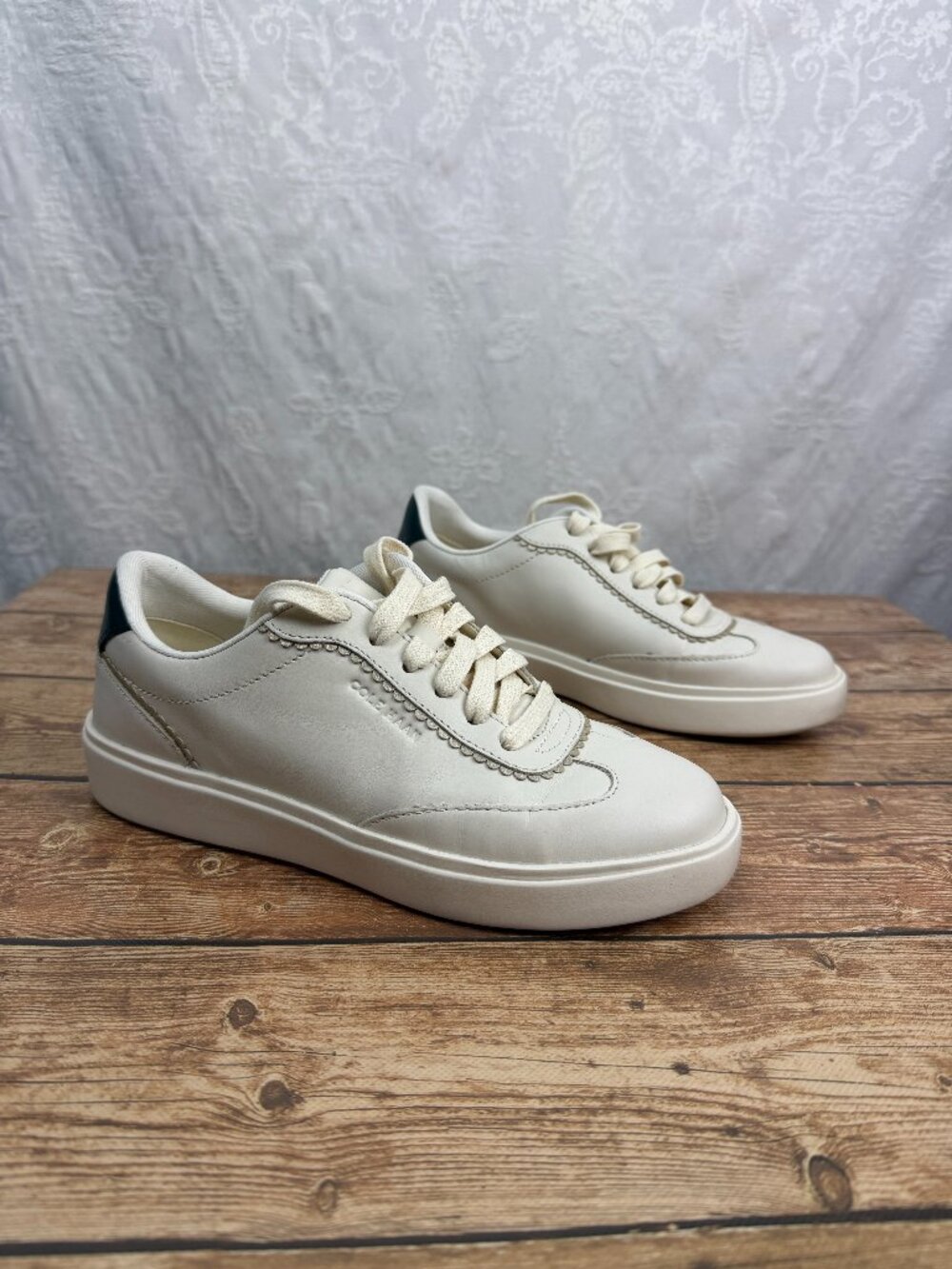 Cole Haan White Leather Lace Up Sneakers Scalloped Trim Casual Shoes Women's 6